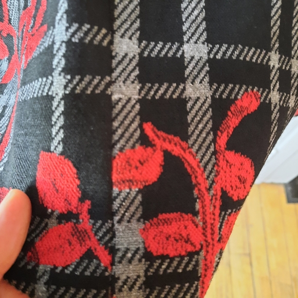 SALE -Vintage crop blazer with red roses looks brand new, Fall and winter blazer - Picture 10 of 10